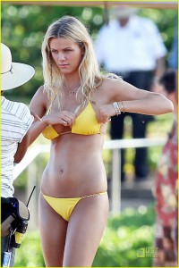 Brooklyn Decker v plavkách